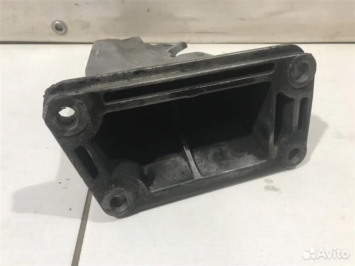 Кронштейн двигателя правый BMW 7-серия E65/E66