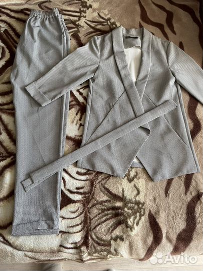 Брючный костюм женский 42 44