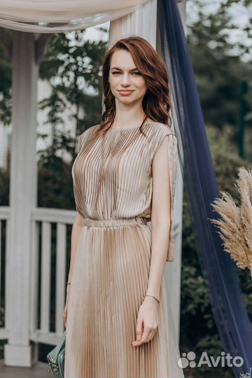 Модель для фотосъемки и рекламы одежды