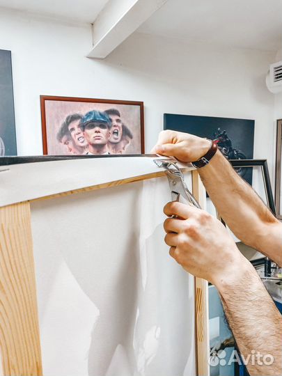 Натяжка холста на подрамник