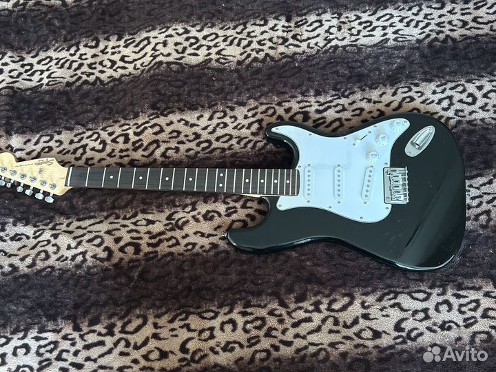 Гитра fender stratocaster