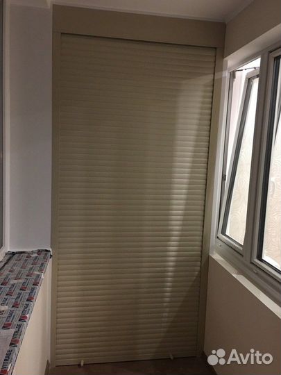 Шкаф с рольставнями на балкон на заказ с доставкой