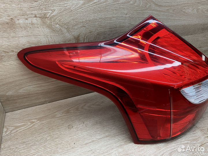 Фонарь левый Ford Focus 3 дорест хэтчбек 111870