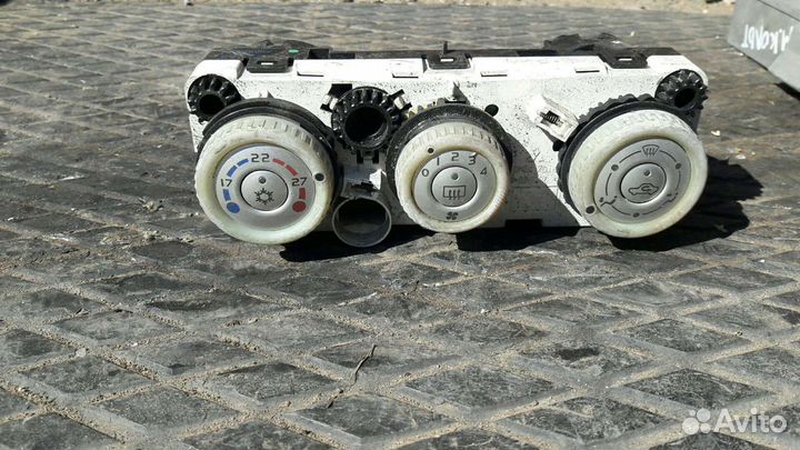 Блок управления печкой Митсубиси Кольт