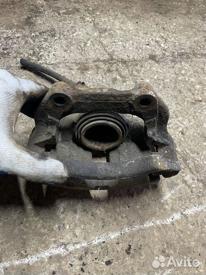 Суппрт передний левый VW Passat B3