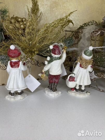 Новогодние елочные игрушки дети