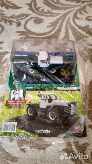 Модель трактора 1:43