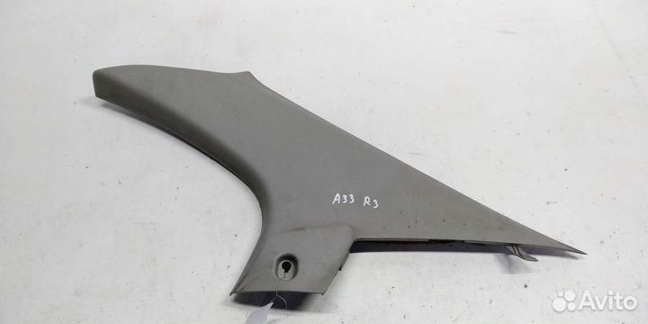 Накладка на стойку верхняя заднюю правую Nissan M