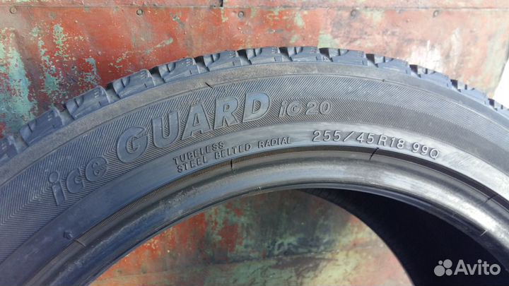 Yokohama Ice Guard IG20 255/45 R18 99Q