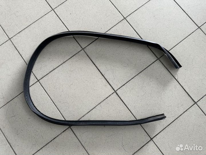 Уплотнитель правых/левых дверей Дастер