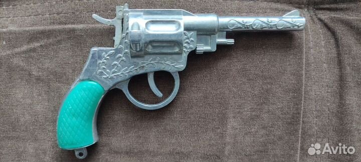 Пистолеты - детские игрушки из СССР. 3 штуки