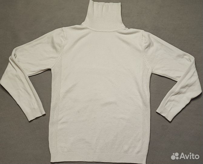 Свитер-водолазка женская