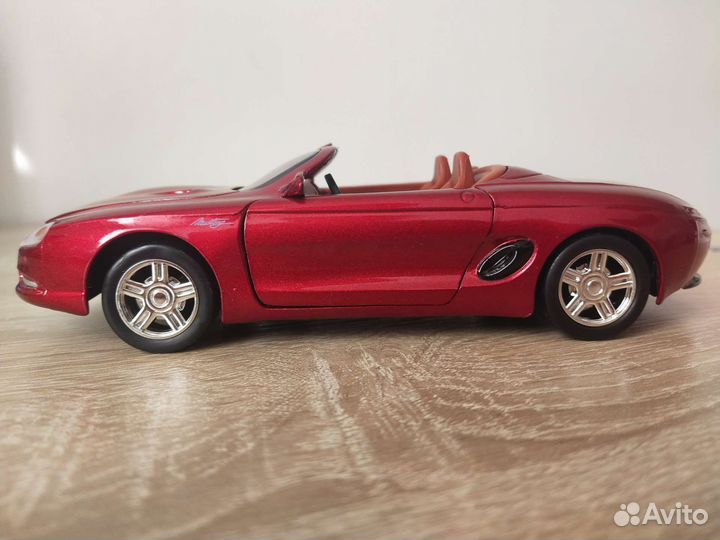 Модель 1:24, Ford Mustang Mach, новая