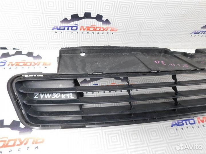 Б/У Решетка бамперная Toyota Prius ZVW30,ZVW35