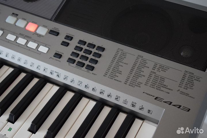 Yamaha PSR E443