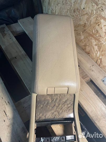 Подлокотник Мерседес w210 e55amg