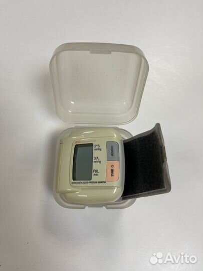 Тонометр AND UB-203 на запястье