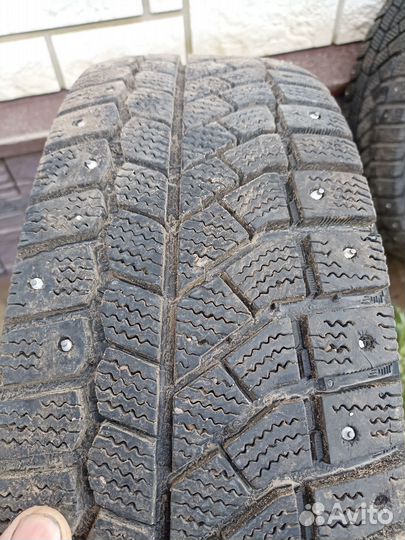 Продам комплект зимних колес r15 от Киа Рио