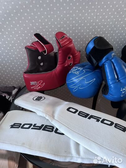 Боксерские перчатки