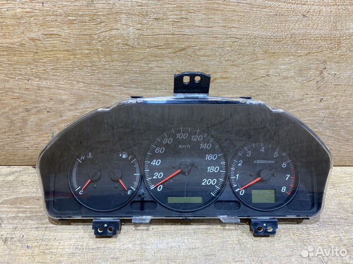 Панель приборов Mazda MPV 2 LW бензин 112810