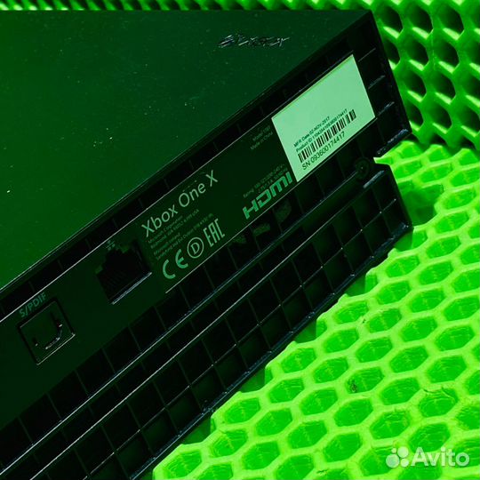 Игровая приставка Microsoft Xbox One X 1000 гб HDD