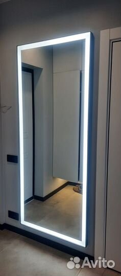 Зеркало на заказ на стену