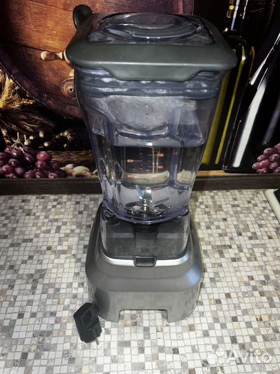 Блендер Bork B802