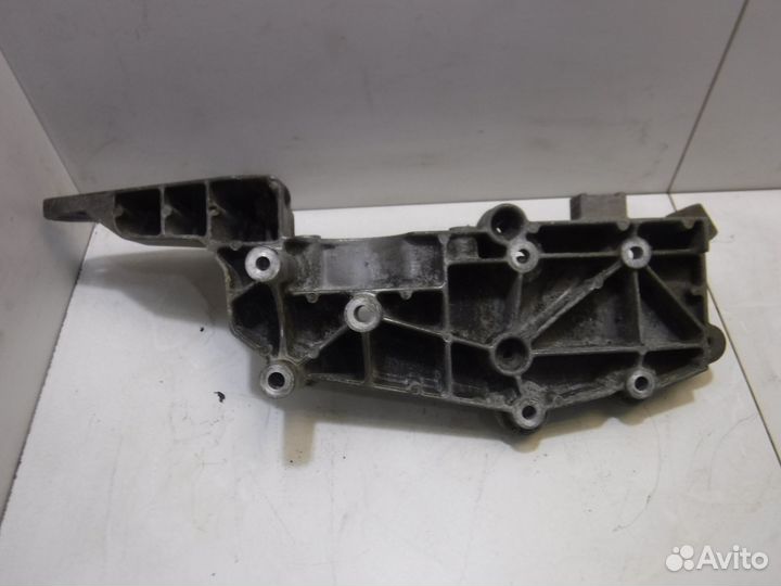 Кронштейн генератора Volvo S60 1