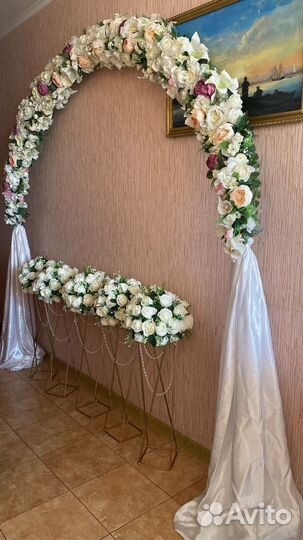 Свадебные стойки с цветами