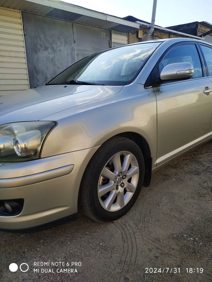 Toyota Avensis: фото владельца