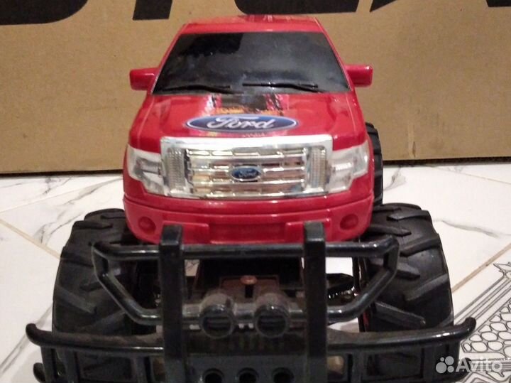 Машина (джип) на пульте управления