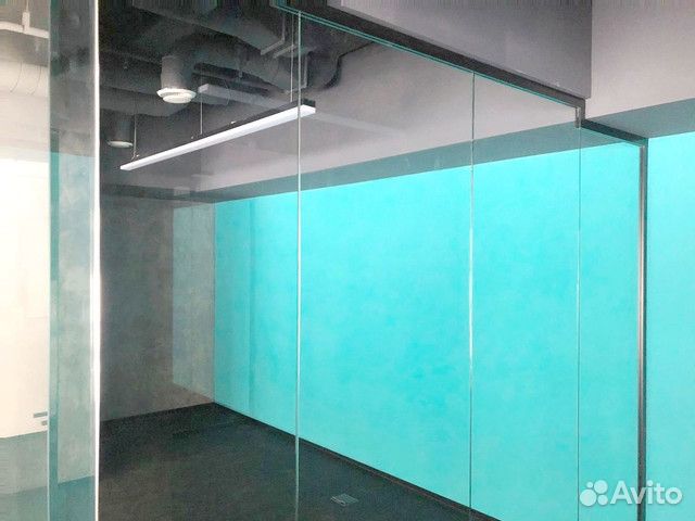 Стеклянная перегородка для зонирования