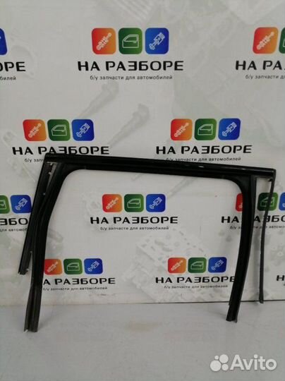 Уплотнительная резинка стекла двери задняя правая