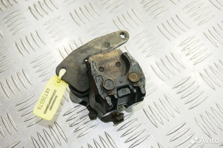 Суппорт передний Suzuki DF200/DR200