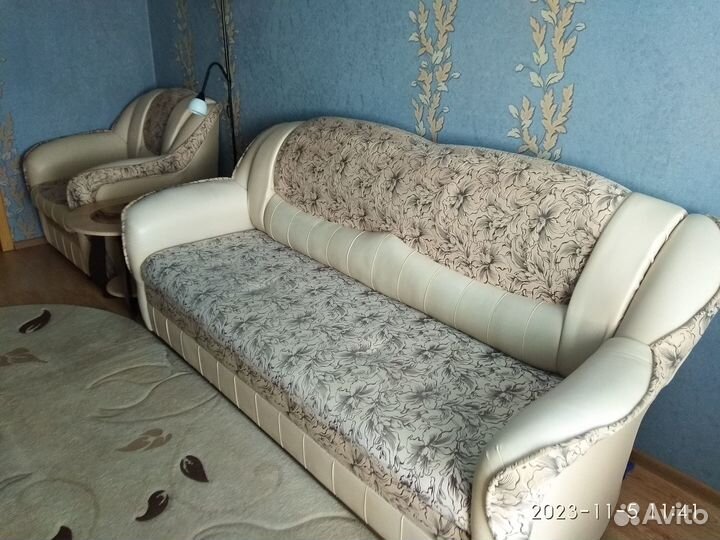 Продам диван с креслом