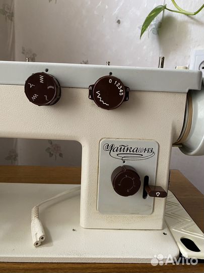 Машинка швейная Чайка 143