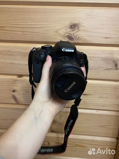 Зеркальный фотоаппарат Canon 600D