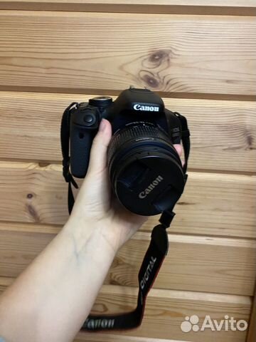 Зеркальный фотоаппарат Canon 600D