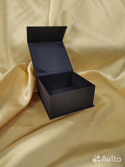 Подарочная коробка