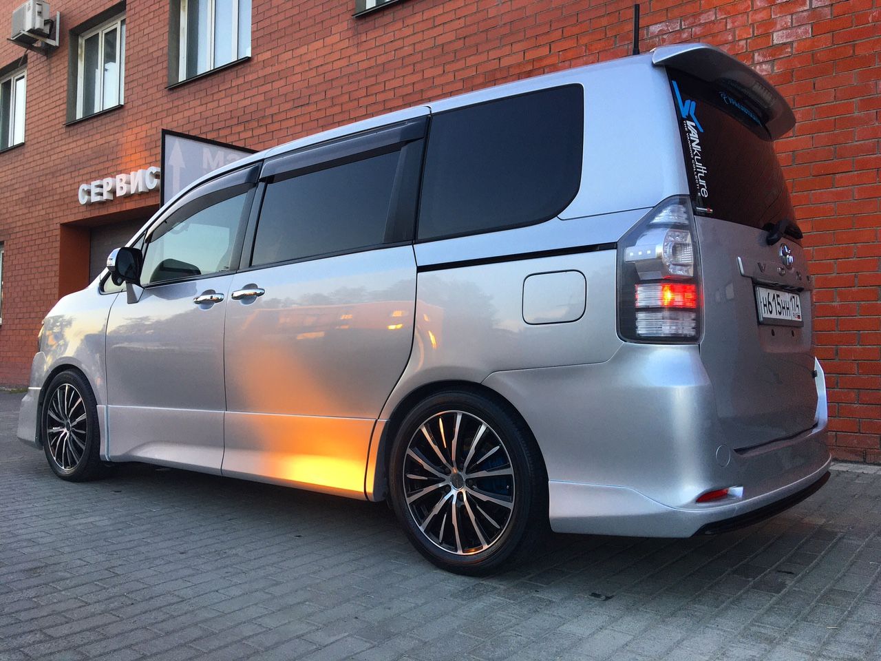 Toyota Voxy: фото владельца