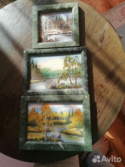 Три картины сделаны из уральских камней
