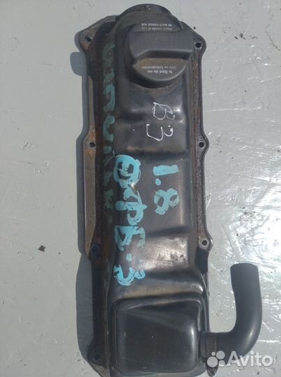 Клапанная крышка Фольцваген Пассат Б3 1.8