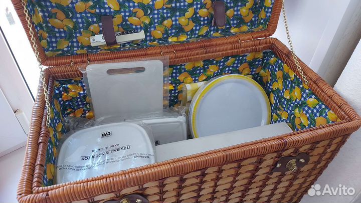 Корзина для пикника с посудой