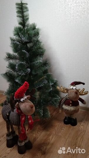 Новогодний олень под ёлку