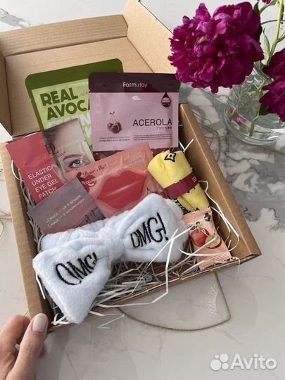 Подарочные наборы / бьюти боксы с косметикой