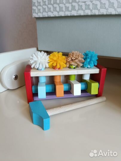 Деревянные игрушки машинки стучалка