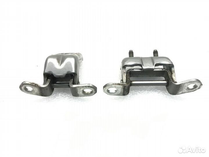 Петля двери задняя правая Nissan Qashqai 1.6 2009