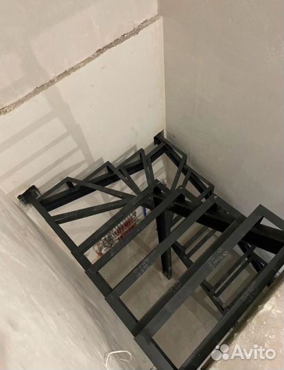 Лестница на металлокаркасе