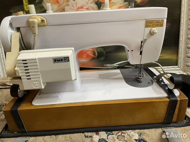 Швейная машина Чайка