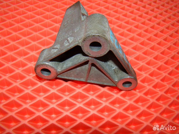 Кронштейн компрессора кондиционера вмw 7 Е65 бмв 7